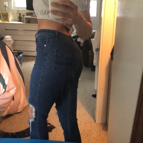 MISSGUIDED ripped knees dark denim jeans - Picture 2 of 6